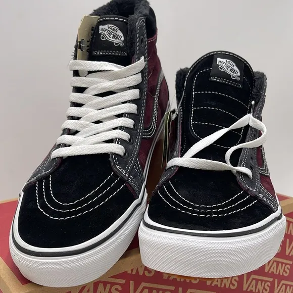 Vans Women’s Sk8-Hi Mte(Mte) Port Royale/BlackVN0A4BV7XKZBoots Sneakers