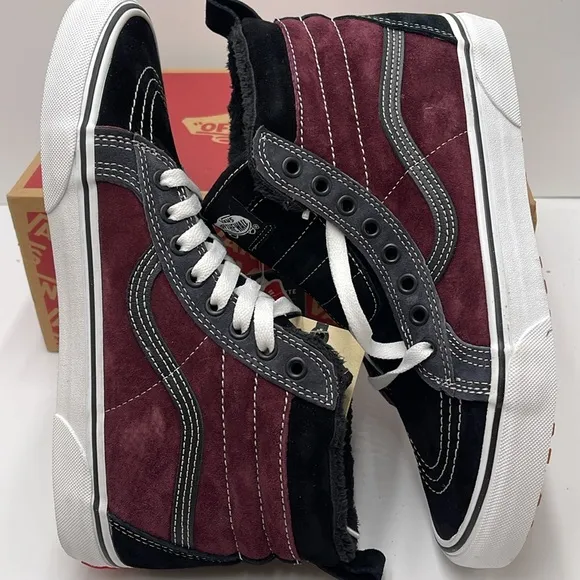 Vans Women’s Sk8-Hi Mte(Mte) Port Royale/BlackVN0A4BV7XKZBoots Sneakers