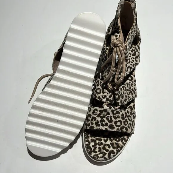 Very G leopard print open sandals Size 9. B61