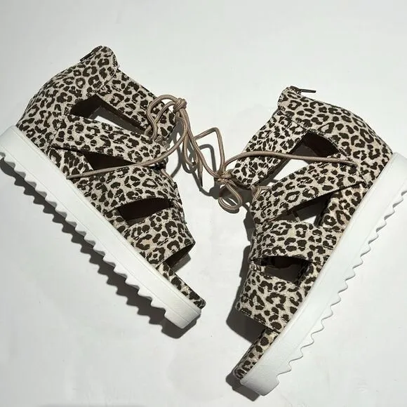 Very G leopard print open sandals Size 9. B61