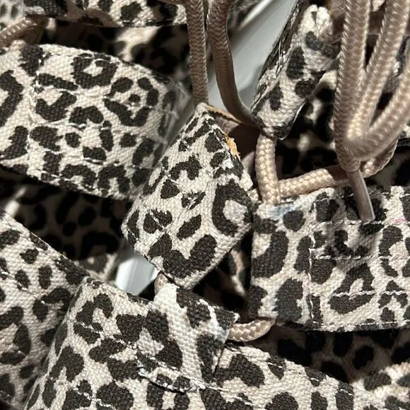 Very G leopard print open sandals Size 9. B61