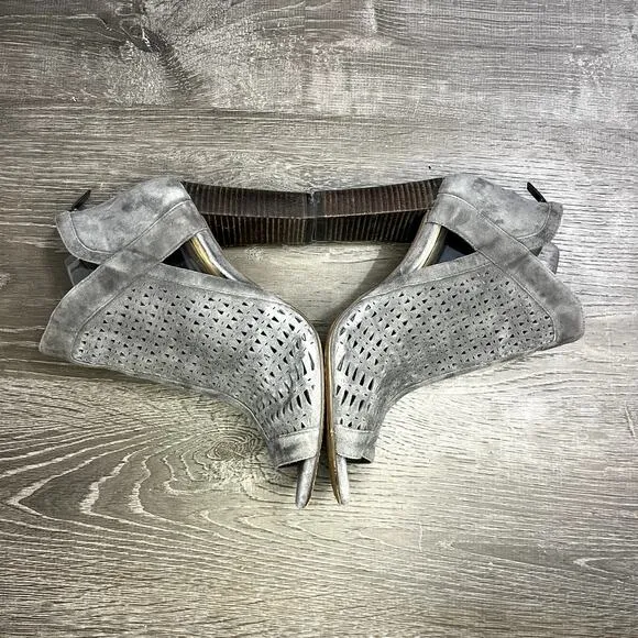 Vince Camuto Cranita Gray Suede Cutout Heeled Sandals Size 9.5