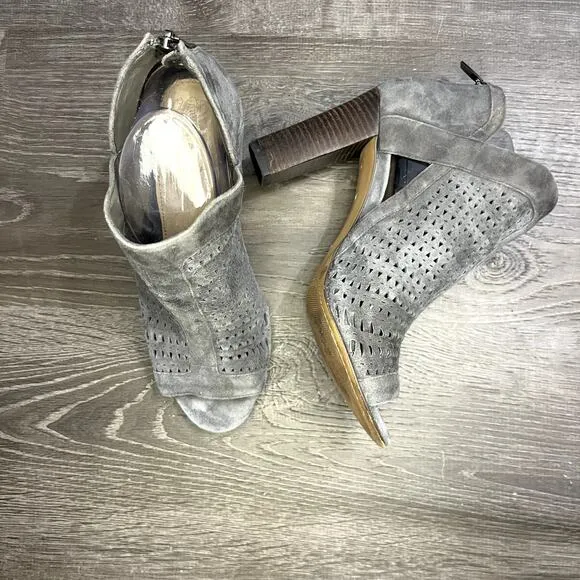 Vince Camuto Cranita Gray Suede Cutout Heeled Sandals Size 9.5