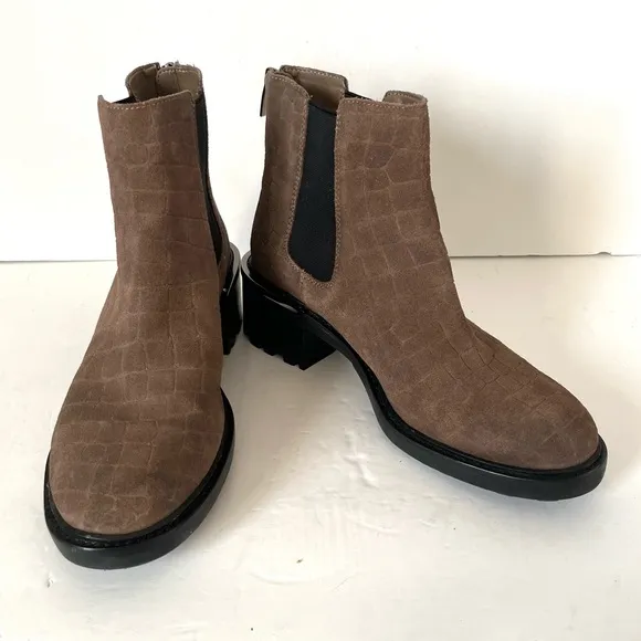 Vince Camuto Kelivena Suede Sable Brown Croc Emboss Chelsea Boot Chunky Size 9