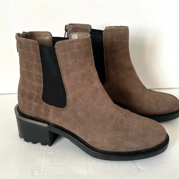 Vince Camuto Kelivena Suede Sable Brown Croc Emboss Chelsea Boot Chunky Size 9