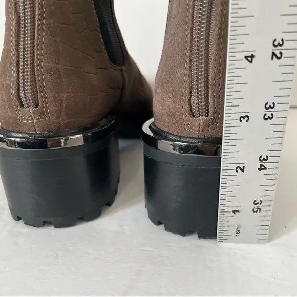 Vince Camuto Kelivena Suede Sable Brown Croc Emboss Chelsea Boot Chunky Size 9