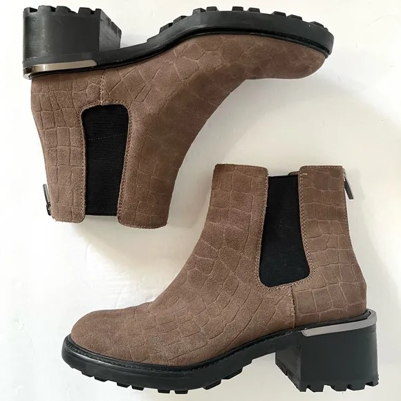 Vince Camuto Kelivena Suede Sable Brown Croc Emboss Chelsea Boot Chunky Size 9
