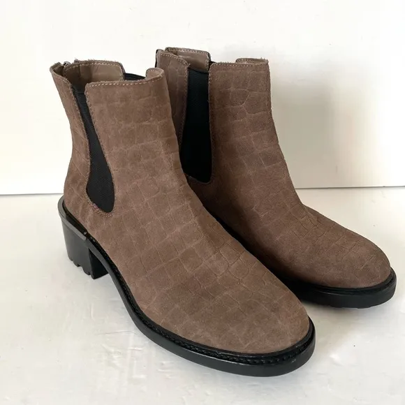 Vince Camuto Kelivena Suede Sable Brown Croc Emboss Chelsea Boot Chunky Size 9