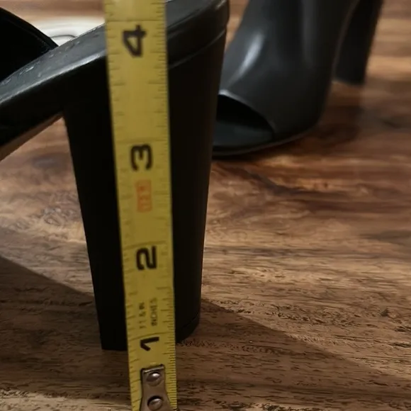 Vince Hollis Heeled Mule Open Toe Sandals 8