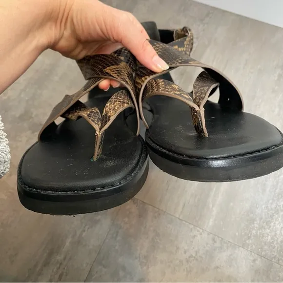 Vince Morris Snake-Print Strappy Thong Sandals Size 8
