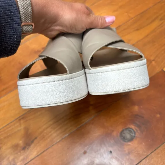 Vince Weslan Platform Sandal in Light Straw Siviglia Calf 7.5
