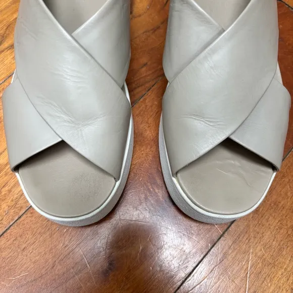 Vince Weslan Platform Sandal in Light Straw Siviglia Calf 7.5