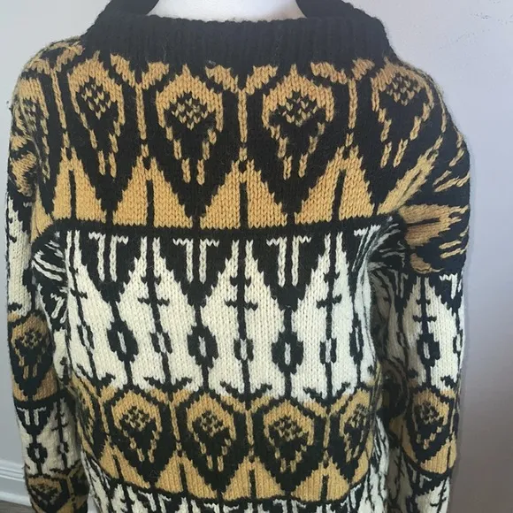 Vintage 1970s Womens Hand Knit Chunky Nordic Fair Isle Wool Geometric Sweater