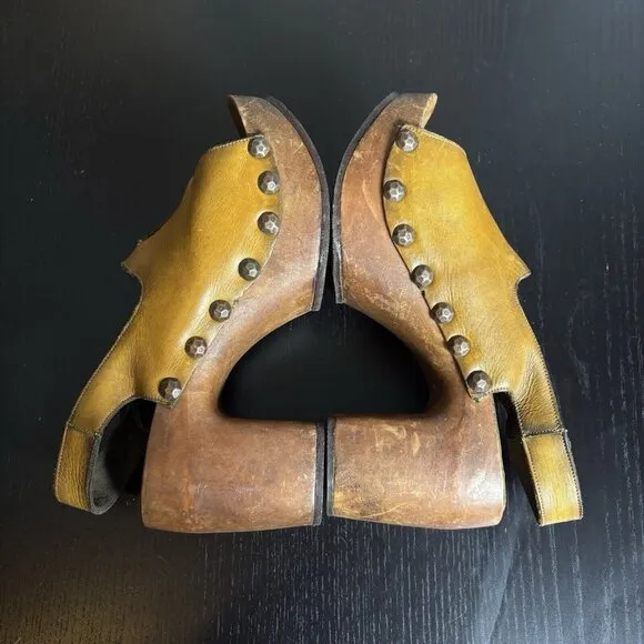 Vintage 60s/70s SBICCA Womens 5.5 Hand Painted Leather/Wood Platform Sandals