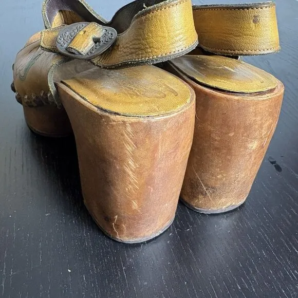Vintage 60s/70s SBICCA Womens 5.5 Hand Painted Leather/Wood Platform Sandals