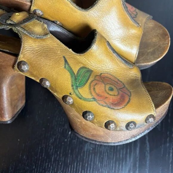 Vintage 60s/70s SBICCA Womens 5.5 Hand Painted Leather/Wood Platform Sandals