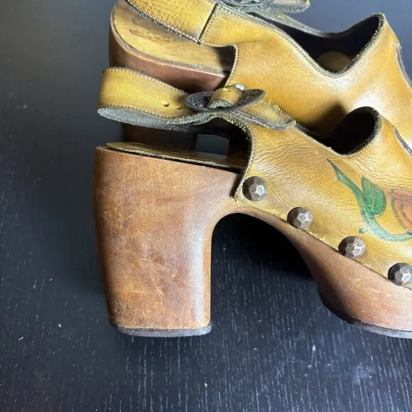 Vintage 60s/70s SBICCA Womens 5.5 Hand Painted Leather/Wood Platform Sandals