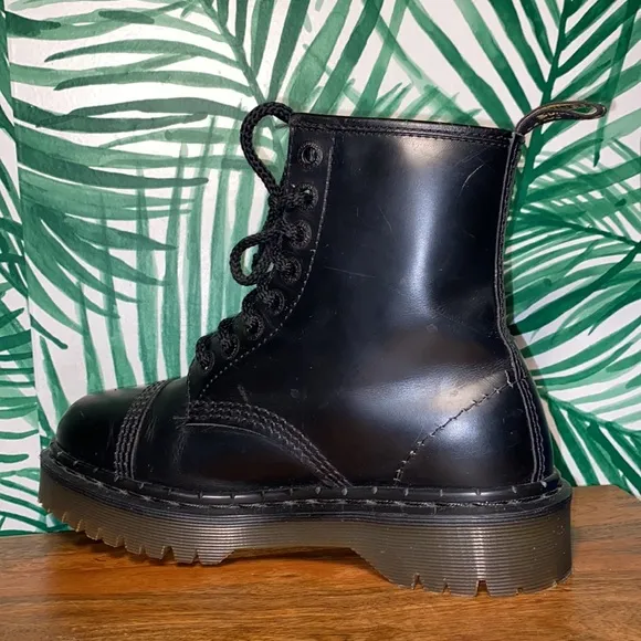 Vintage Dr. Martens Chunky Cap Toe Black Leather Combat Boots Women’s UK5 US7