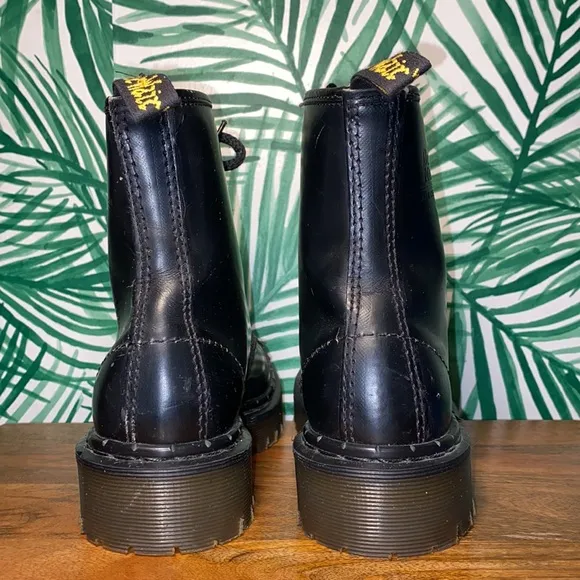Vintage Dr. Martens Chunky Cap Toe Black Leather Combat Boots Women’s UK5 US7
