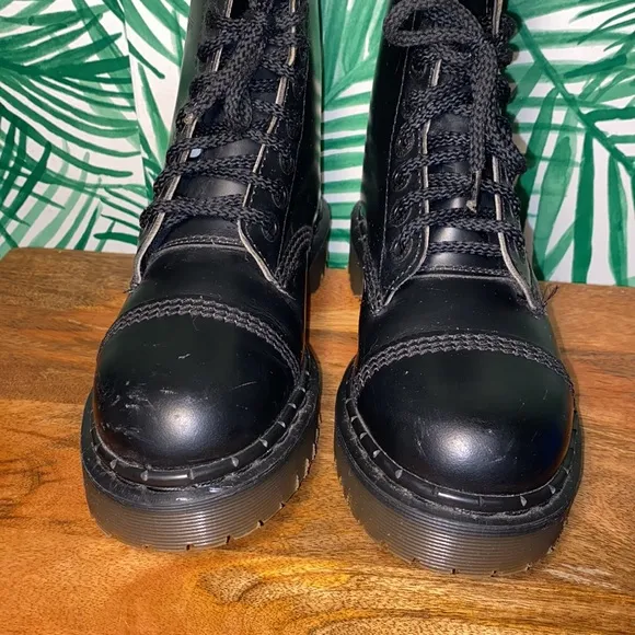 Vintage Dr. Martens Chunky Cap Toe Black Leather Combat Boots Women’s UK5 US7
