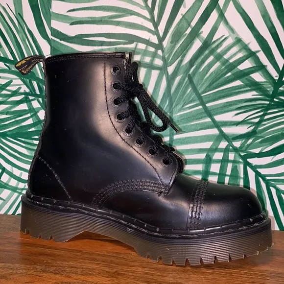 Vintage Dr. Martens Chunky Cap Toe Black Leather Combat Boots Women’s UK5 US7