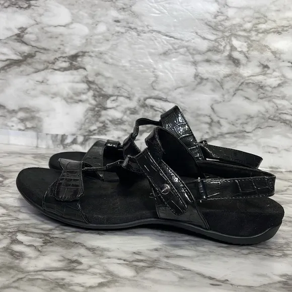 Vionic Paros Sz 9 Sandals Patent Leather Sling Back Straps Black Almost New