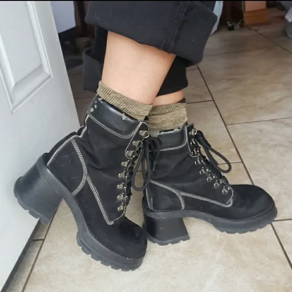 Vtg 90s Steve Madden chunky lug sole grunge combat Boots P-Hill tan nubuc