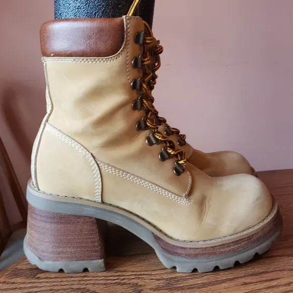 Vtg 90s Steve Madden chunky lug sole grunge combat Boots P-Hill tan nubuc