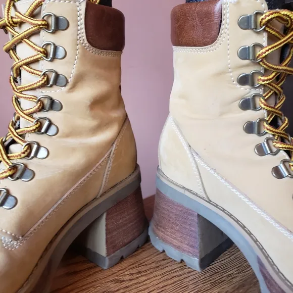 Vtg 90s Steve Madden chunky lug sole grunge combat Boots P-Hill tan nubuc