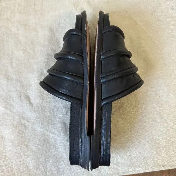 Wal &amp; Pai Lake-3 Slide Sandals in Black Leather