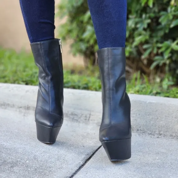Women Pointy Toe Heel Boot Black Color