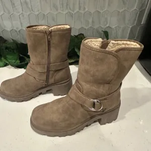 Womens 9.5 Nikeeta Taupe Mid-Calf Boots With Faux Shearling Lining &amp; Buckle Acce