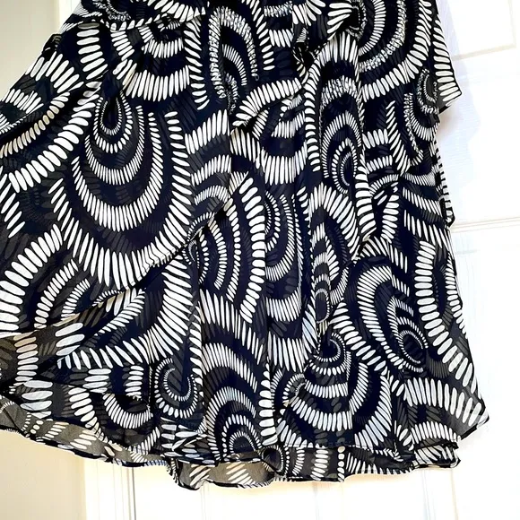 Women's Black &amp; Cream Abstract Pattern Ruffles Layered Maxi Dress Size 14