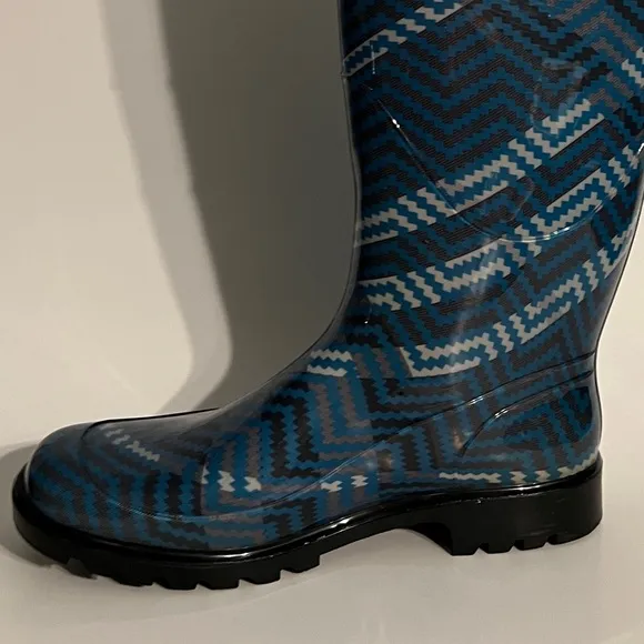 Women’s Burberry Check Print Blue Rain Boots Wellies, EU size 39. US size 9