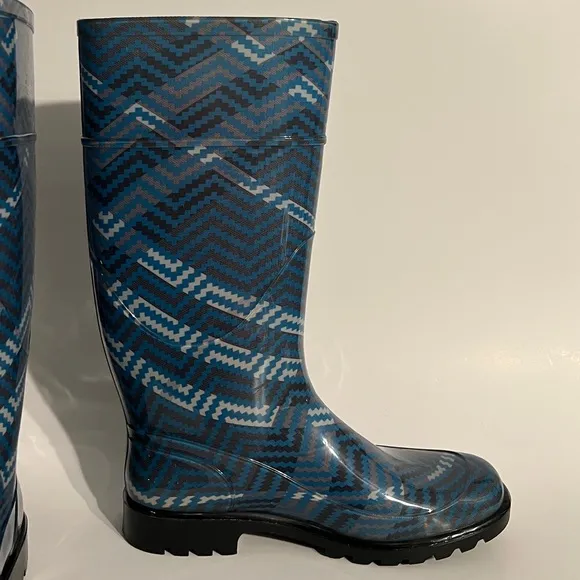 Women’s Burberry Check Print Blue Rain Boots Wellies, EU size 39. US size 9