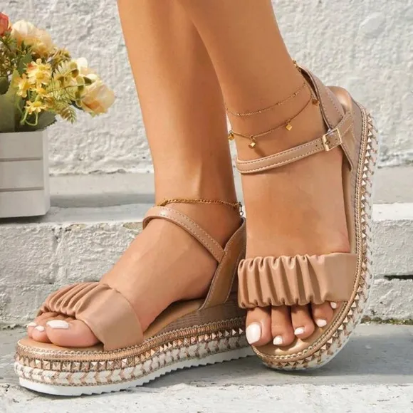 Women's Casual Fashionable Vacation Style Round Toe Pleated PU Leather Open Toe