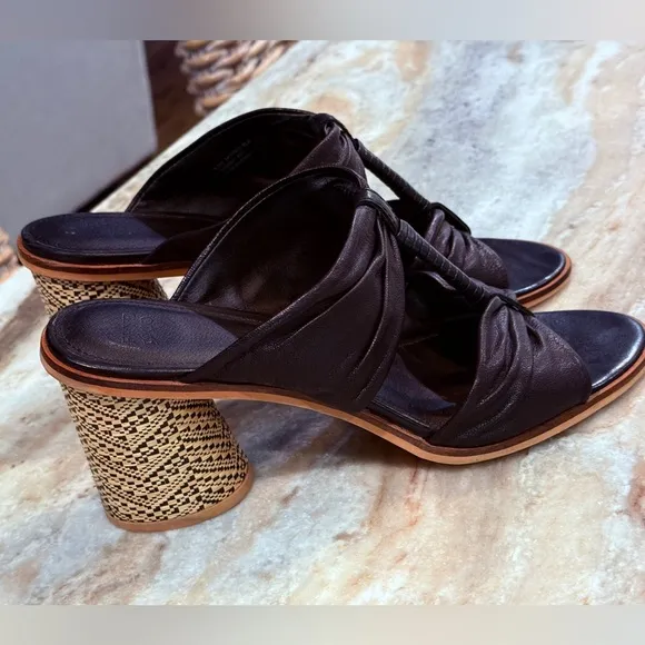 Women’s FRYE &amp; CO Leiah Bow black leather sandals- Size 9.5