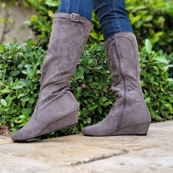 Women's Gray Wrinkle Finish‎ Calf Length Pull On Boots Rounded Toe