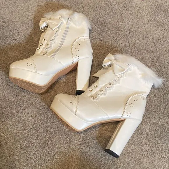 Women’s White Chunky High Heeled Boots Faux Fur Trim Size 39EU (8.5 US) NEW