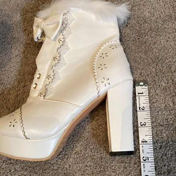 Women’s White Chunky High Heeled Boots Faux Fur Trim Size 39EU (8.5 US) NEW