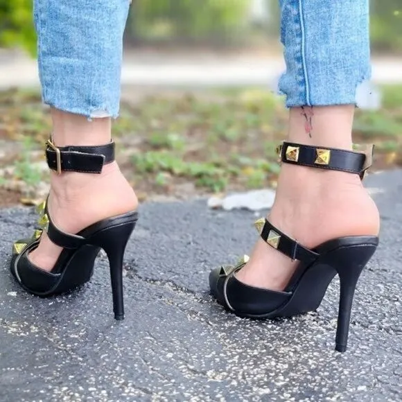 Women's Black Rockstud Ankle Strap Pump