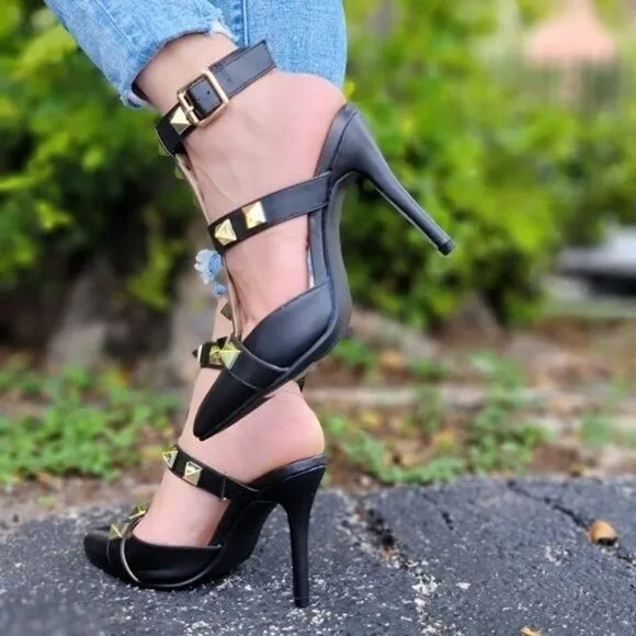 Women's Black Rockstud Ankle Strap Pump
