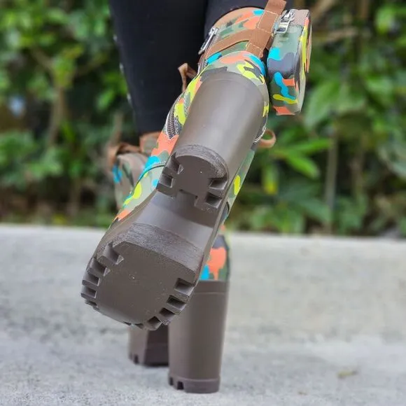 Women's Camo Print Block Heel Lace Up Botties