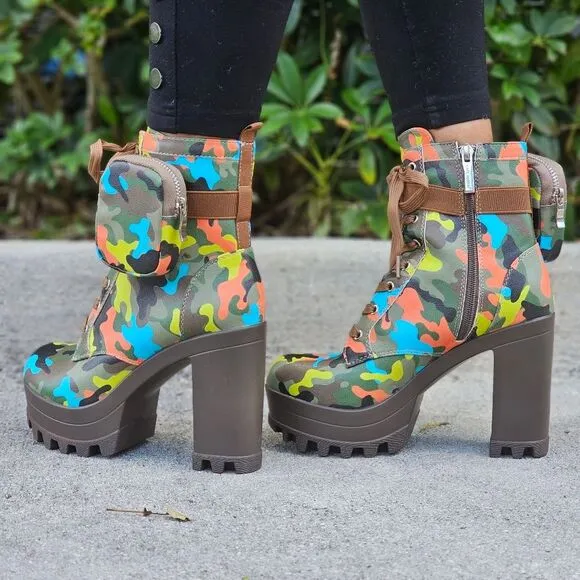 Women's Camo Print Block Heel Lace Up Botties