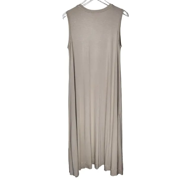WynneLayers Minimal Patch Pocket Sleeveless Maxi Dress in Tan