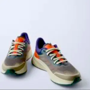 Zara Kids SPORTY ATHLETIC SNEAKERS Size 3 1/2