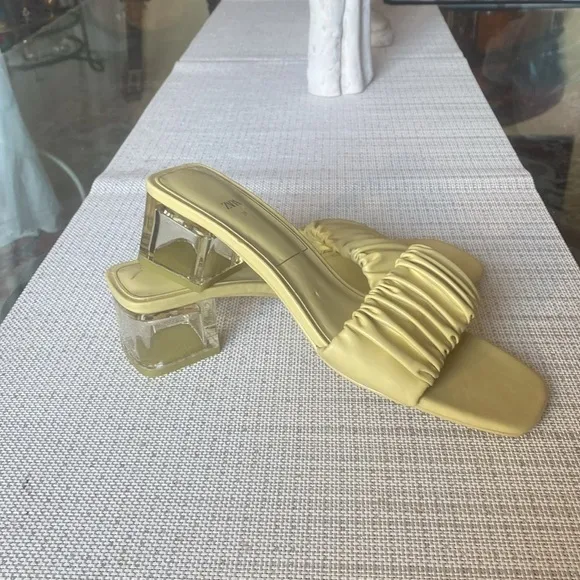 ZARA Women's Yellow Open Toe Sandals Size 39 In Great Shape!!