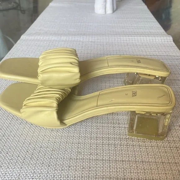 ZARA Women's Yellow Open Toe Sandals Size 39 In Great Shape!!