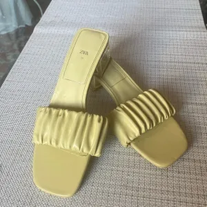 ZARA Women's Yellow Open Toe Sandals Size 39 In Great Shape!!
