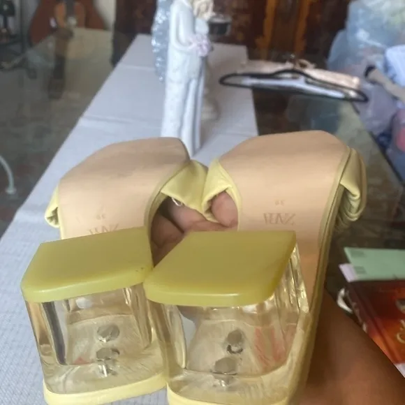 ZARA Women's Yellow Open Toe Sandals Size 39 In Great Shape!!